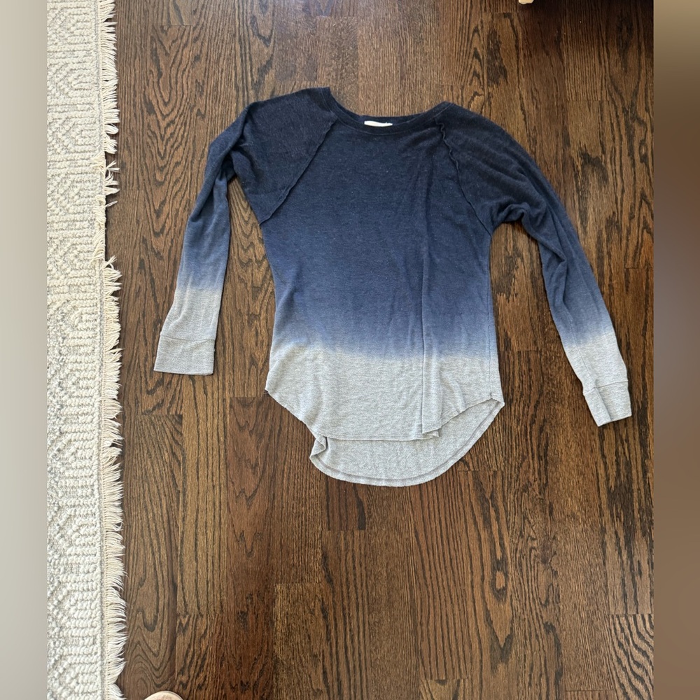 Two toned basic blouse - Picture 1 of 3